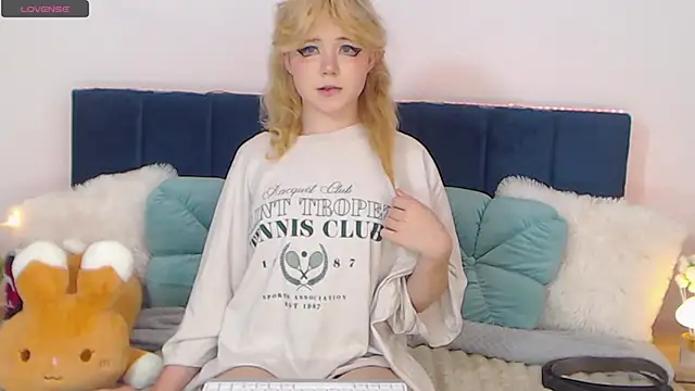 Snapshot of EmilyAngells chatting on September 2025 08:50:01 AM EmilyAngells online show from September 2025 08:50:01 AM