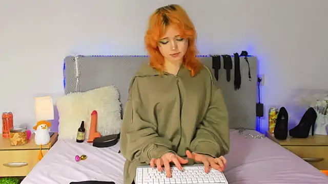 Snapshot of EmilyAngells chatting on November 2025 11:32:02 AM EmilyAngells online show from November 2025 11:32:02 AM