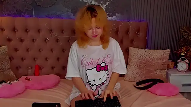 Snapshot of EmilyAngells chatting on December 2025 07:14:02 AM EmilyAngells online show from December 2025 07:14:02 AM