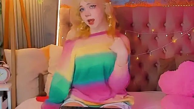 Snapshot of EmilyAngells chatting on April 2026 06:19:01 AM EmilyAngells online show from April 2026 06:19:01 AM