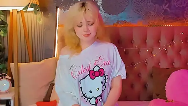 Snapshot of EmilyAngells chatting on April 2026 05:57:01 AM EmilyAngells online show from April 2026 05:57:01 AM