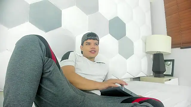 Axel Forte online show from April 2026 02:01:01 PM