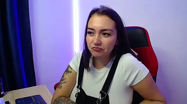 Luna kitty online show from February 2025 07:36:01 PM