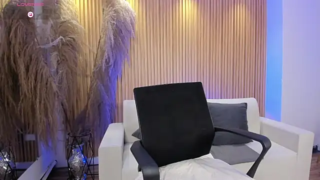 Ivaannaa  online show from March 2025 01:13:02 PM