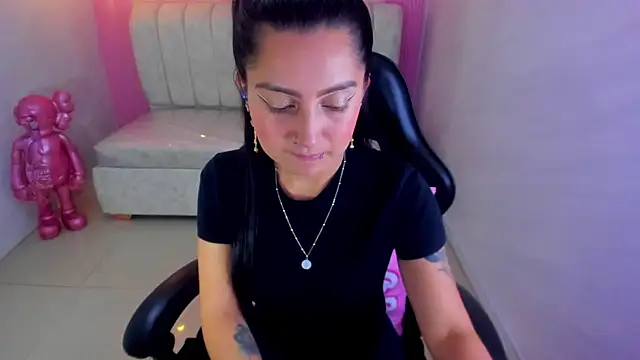 madhison klain s online show from December 2025 08:03:02 PM