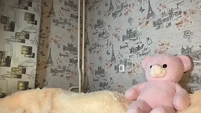 Just Scarlet  online show from March 2025 03:31:01 PM