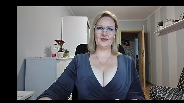 Snapshot of DianaLive chatting on December 2025 08:20:02 AM DianaLive online show from December 2025 08:20:02 AM