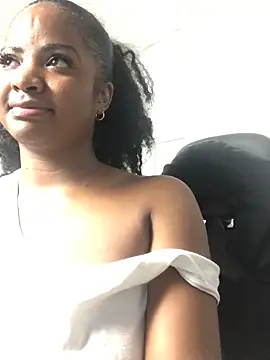 Snapshot of ValerieBlakee chatting on December 2025 12:19:01 AM ValerieBlakee online show from December 2025 12:19:01 AM