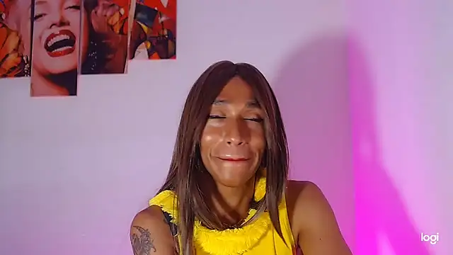 Snapshot of red_veltet chatting on October 2025 03:10:02 PM red veltet online show from October 2025 03:10:02 PM