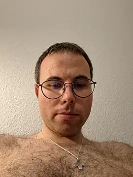 Snapshot of Simonudist chatting on December 2025 08:59:01 PM Simonudist online show from December 2025 08:59:01 PM