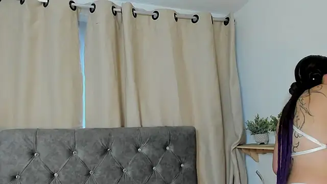 DaphneGlas online show from January 2026 12:42:02 PM