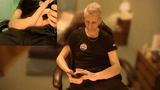 maxdaddy690 online show from December 2024 02:03:02 PM