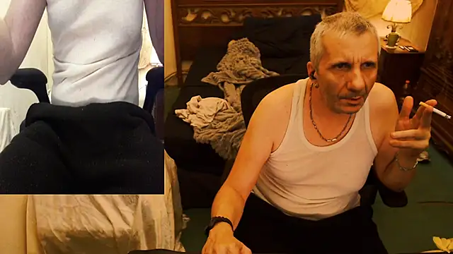 maxdaddy690 online show from October 2025 10:18:02 PM