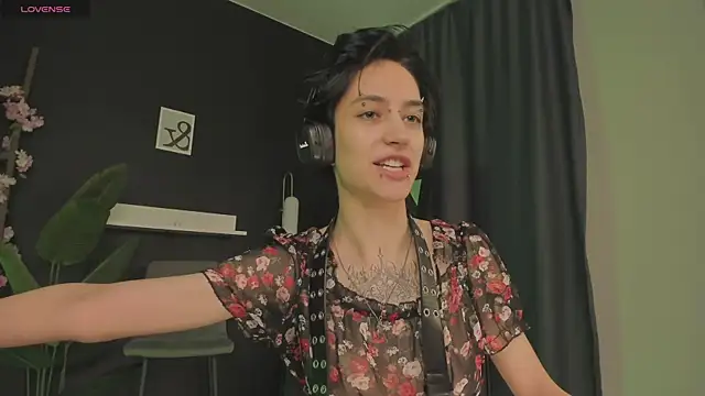 Snapshot of lisbatsyy chatting on March 2025 01:12:01 AM lisbatsyy online show from March 2025 01:12:01 AM