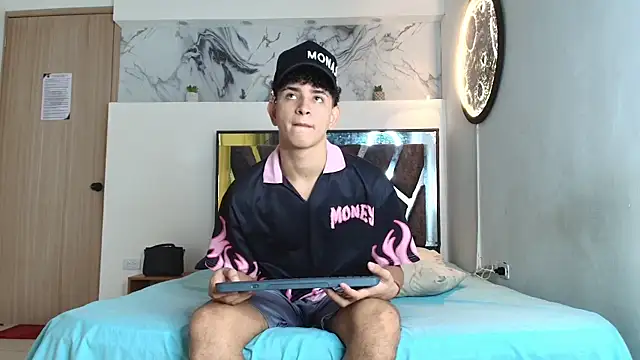 Snapshot of KING_OFF_BOYS chatting on September 2025 01:27:02 PM KING OFF BOYS online show from September 2025 01:27:02 PM