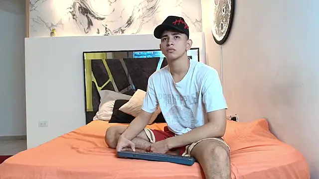 Snapshot of KING_OFF_BOYS chatting on November 2025 01:22:02 PM KING OFF BOYS online show from November 2025 01:22:02 PM