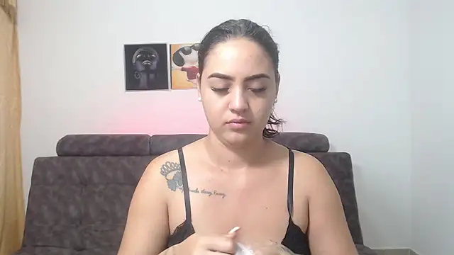 Anthonela Queen online show from March 2025 12:00:01 PM