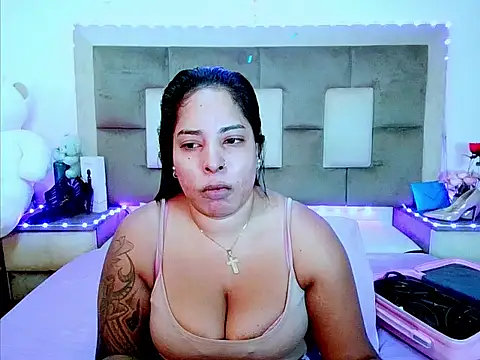 Snapshot of indiantopaz694u chatting on July 2026 05:32:02 AM indiantopaz694u online show from July 2026 05:32:02 AM