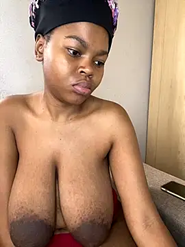 Snapshot of _DollFace_ chatting on November 2025 09:30:02 AM DollFace online show from November 2025 09:30:02 AM