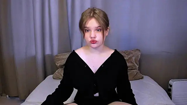 LaseyMoon online show from March 2025 01:11:01 AM