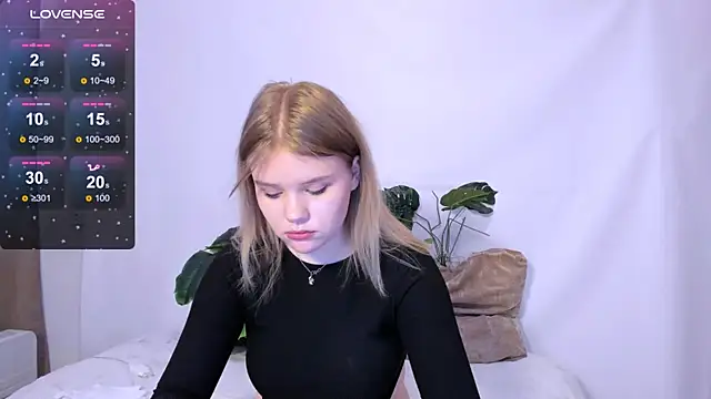 LaseyMoon online show from March 2025 08:43:01 AM