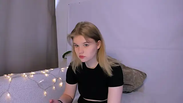 LaseyMoon online show from March 2025 01:25:02 AM