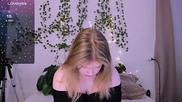 LaseyMoon online show from March 2025 04:16:02 AM