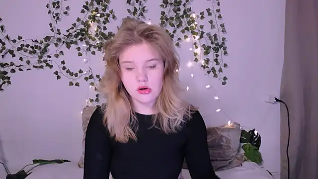 LaseyMoon online show from March 2025 01:10:02 AM