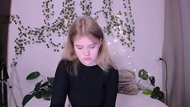 LaseyMoon online show from March 2025 01:21:02 AM