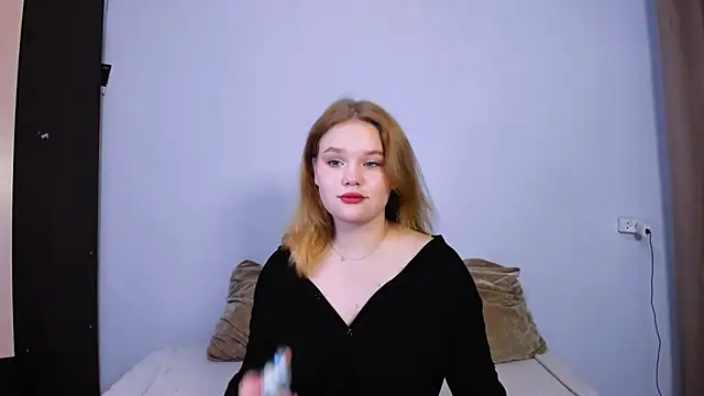 LaseyMoon online show from September 2025 11:12:02 AM