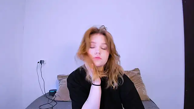 LaseyMoon online show from November 2025 10:45:02 PM