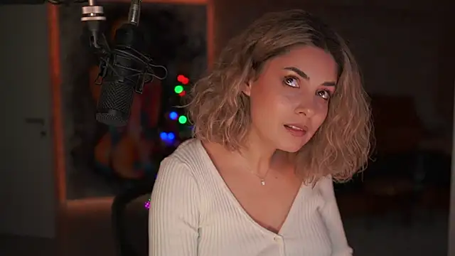  Allie  online show from December 2025 01:16:01 PM