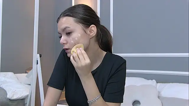 Snapshot of AsterQuinn chatting on October 2025 03:40:01 PM AsterQuinn online show from October 2025 03:40:01 PM