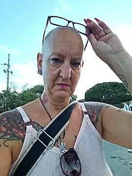 Snapshot of Emma_Milf25 chatting on September 2025 07:33:02 AM Emma Milf25 online show from September 2025 07:33:02 AM