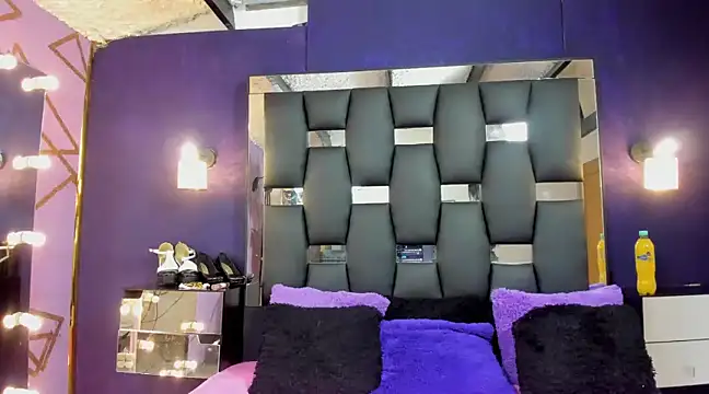 Snapshot of EMYCLARK01 chatting on March 2025 07:05:02 PM EMYCLARK01 online show from March 2025 07:05:02 PM