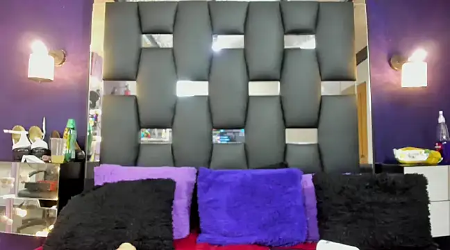 Snapshot of EMYCLARK01 chatting on March 2025 12:16:02 AM EMYCLARK01 online show from March 2025 12:16:02 AM