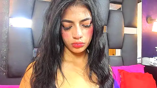 Snapshot of EMYCLARK01 chatting on November 2025 02:11:02 AM EMYCLARK01 online show from November 2025 02:11:02 AM