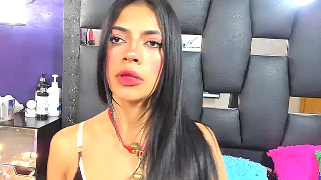 Snapshot of EMYCLARK01 chatting on December 2025 11:25:02 AM EMYCLARK01 online show from December 2025 11:25:02 AM