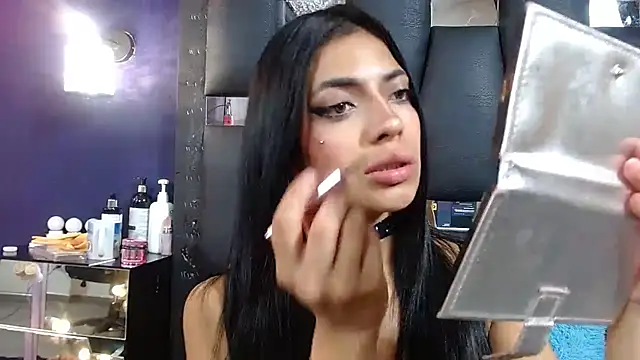 Snapshot of EMYCLARK01 chatting on December 2025 07:32:01 PM EMYCLARK01 online show from December 2025 07:32:01 PM