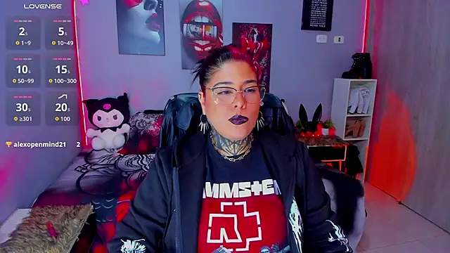 Veronika metal online show from October 2025 07:58:02 PM