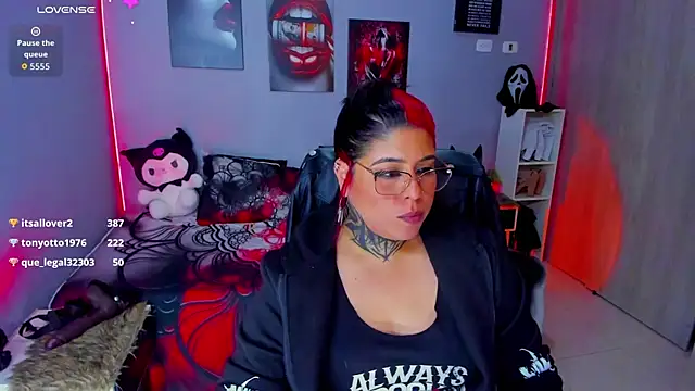 Veronika metal online show from October 2025 06:34:01 AM