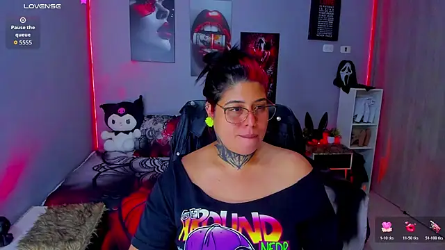 Veronika metal online show from October 2025 04:02:02 AM