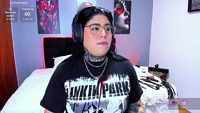 Veronika metal online show from May 2026 10:48:01 PM