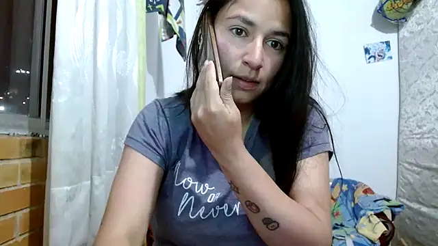 Snapshot of Escarcha-blue chatting on November 2025 11:27:02 PM Escarcha-blue online show from November 2025 11:27:02 PM