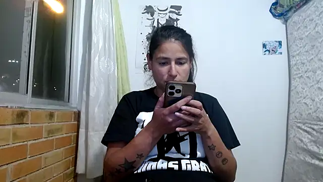 Snapshot of Escarcha-blue chatting on December 2025 04:18:02 AM Escarcha-blue online show from December 2025 04:18:02 AM