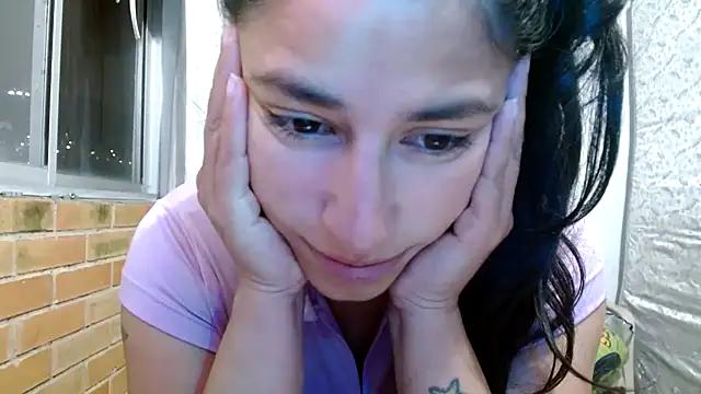 Snapshot of Escarcha-blue chatting on December 2025 01:22:02 AM Escarcha-blue online show from December 2025 01:22:02 AM