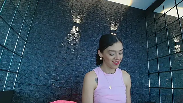 Snapshot of Vaiolett_Smith chatting on February 2025 05:26:01 PM Vaiolett Smith online show from February 2025 05:26:01 PM