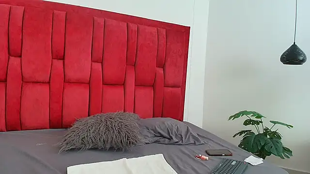 Snapshot of Vaiolett_Smith chatting on March 2025 01:29:01 PM Vaiolett Smith online show from March 2025 01:29:01 PM