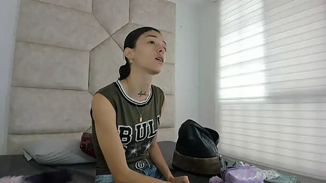 Snapshot of Vaiolett_Smith chatting on September 2025 01:27:01 PM Vaiolett Smith online show from September 2025 01:27:01 PM