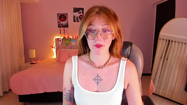 Snapshot of Emily_Warren_ chatting on June 2026 08:33:01 PM Emily Warren online show from June 2026 08:33:01 PM